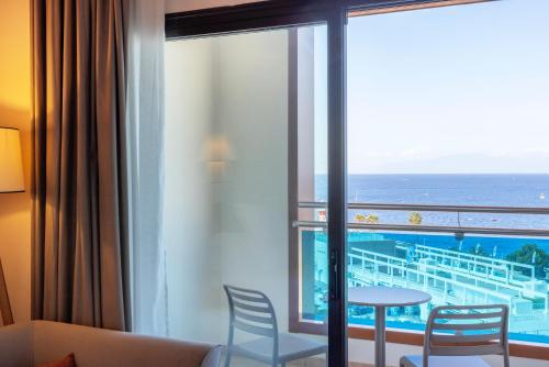 Habitación Doble Superior con vistas al océano del hotel AluaSoul Costa Adeje. Foto 7