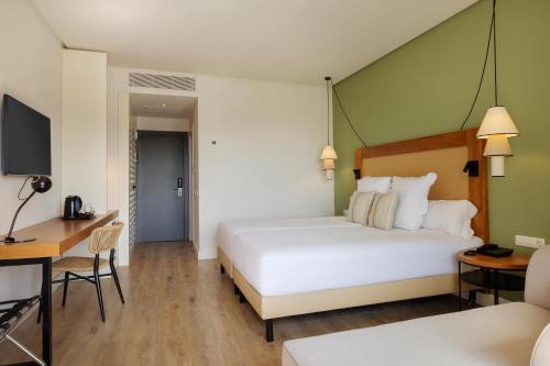 Doble Superior del hotel AluaSoul Costa Adeje. Foto 3