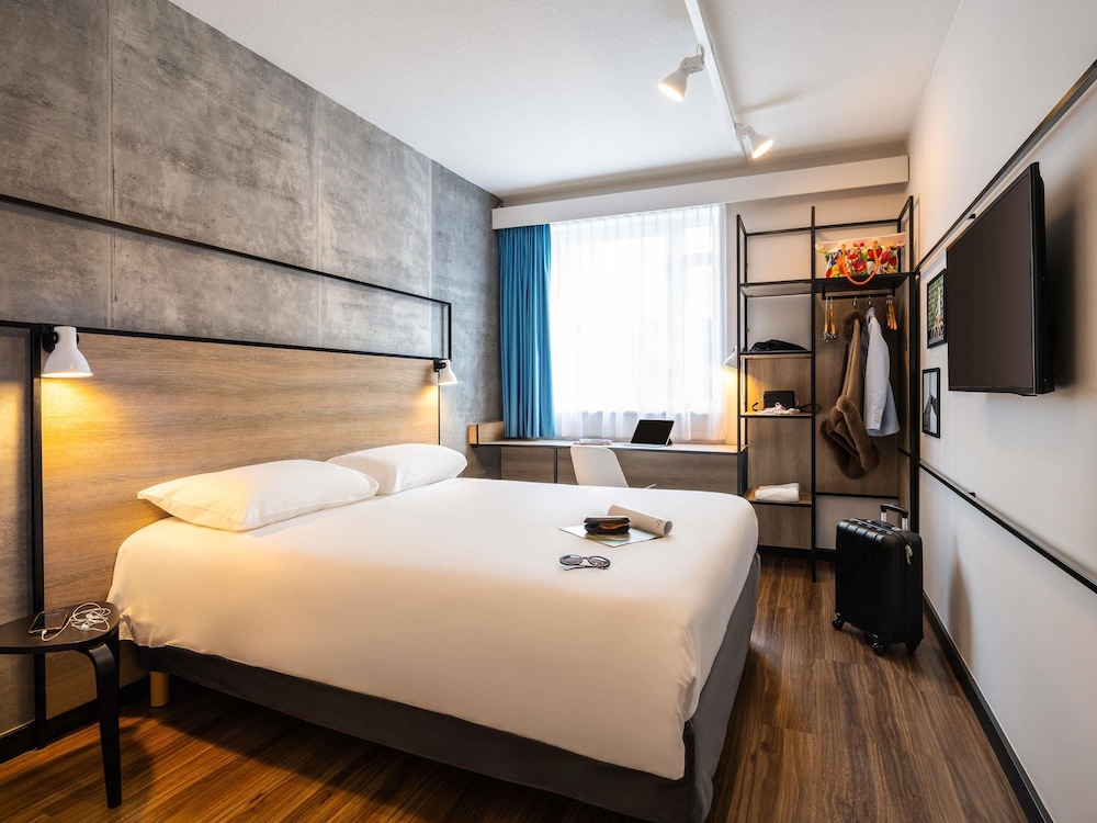 Habitacion Standard con 1 cama doble del hotel Ibis Namur Centre. Foto 1