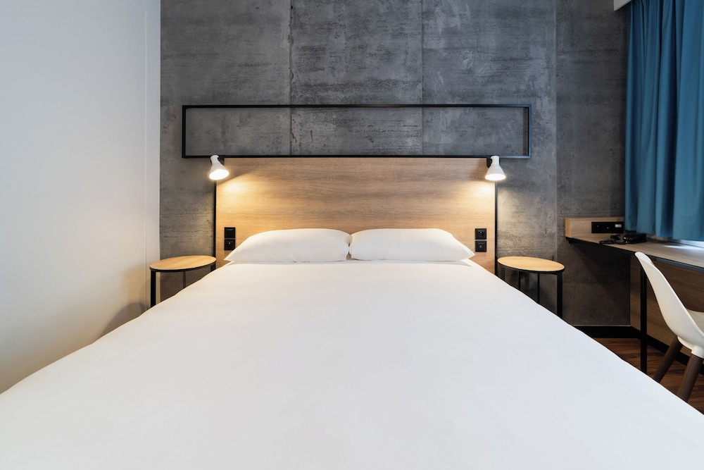 Habitacion Standard con 1 cama doble del hotel Ibis Namur Centre. Foto 5