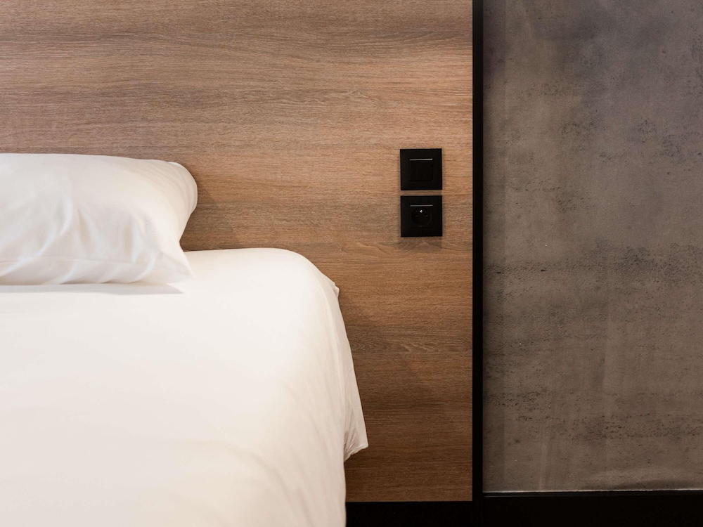 Habitacion Standard con 1 cama doble del hotel Ibis Namur Centre. Foto 12