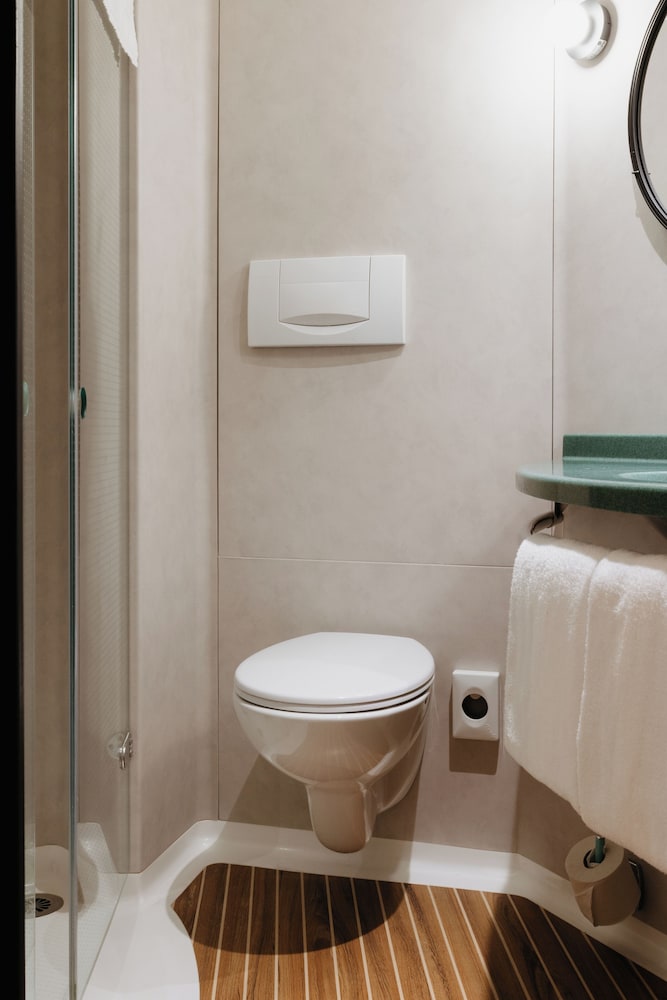 Habitacion Standard con 1 cama doble del hotel Ibis Namur Centre. Foto 15