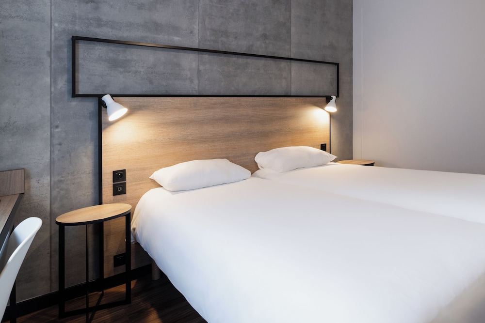 Habitación Standard con 2 camas individual del hotel Ibis Namur Centre. Foto 6