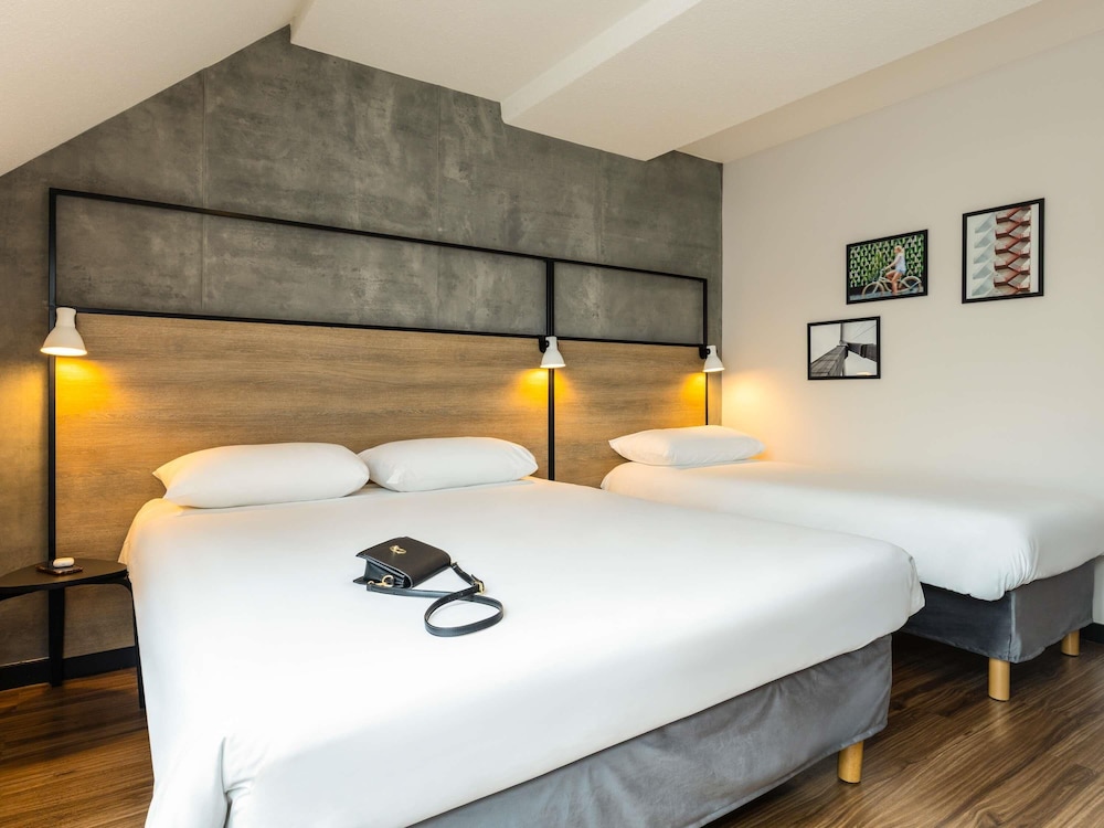 Habitacion Standard con 1 cama doble y 1 cama individual del hotel Ibis Namur Centre