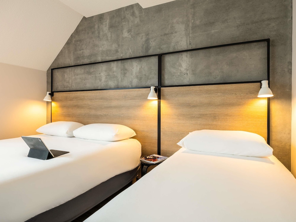 Habitacion Standard con 1 cama doble y 1 cama individual del hotel Ibis Namur Centre. Foto 3