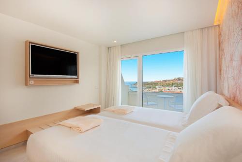 Habitación Doble Star Prestige con vistas laterales al mar y acceso al salón executive del hotel Iberostar Selection Sábila