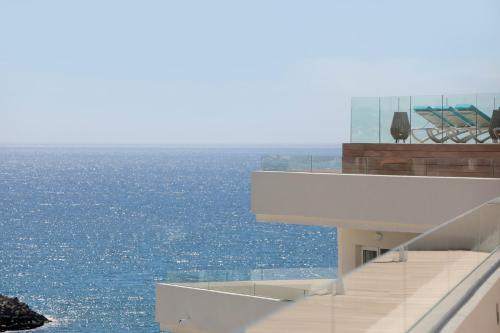 Habitación Doble Star Prestige con vistas laterales al mar y acceso al salón executive del hotel Iberostar Selection Sábila. Foto 8