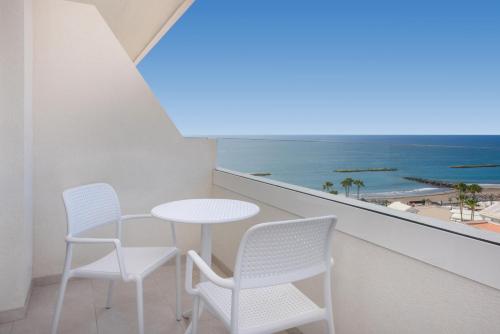 Habitación Doble con vistas al mar - 2 camas del hotel Iberostar Selection Sábila. Foto 2