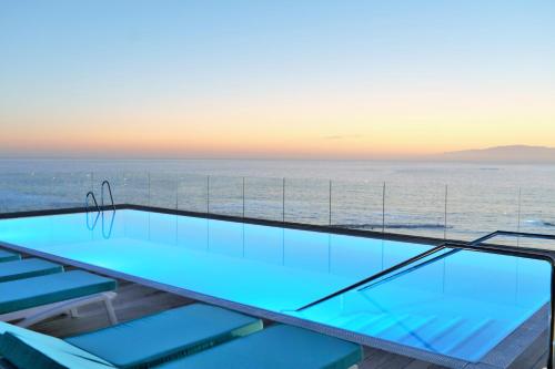 Habitación Doble Star Prestige con vistas laterales al mar y acceso al salón executive del hotel Iberostar Selection Sábila. Foto 3