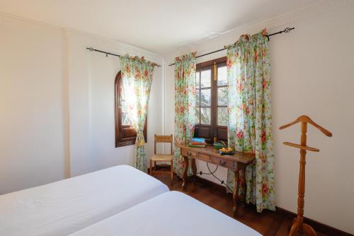 Double or Twin Room with Mountain View del hotel Villa Ariadna. Foto 5