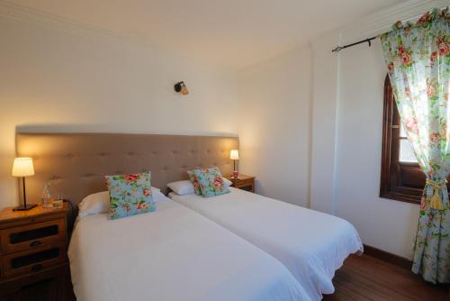 Habitación Doble con vistas a la montaña - 1 o 2 camas del hotel Villa Ariadna. Foto 13