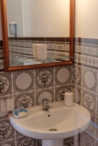 Habitación Doble Pequeña del hotel Villa Ariadna. Foto 11