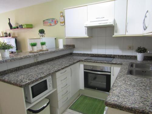 Apartamento de 1 dormitorio con sofá cama del hotel Jardín Marino. Foto 8