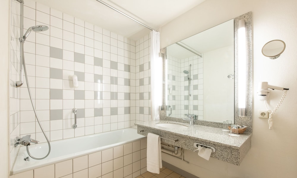 Habitación Comfort con 2 camas individuales del hotel Mercure Offenburg Am Messeplatz. Foto 5