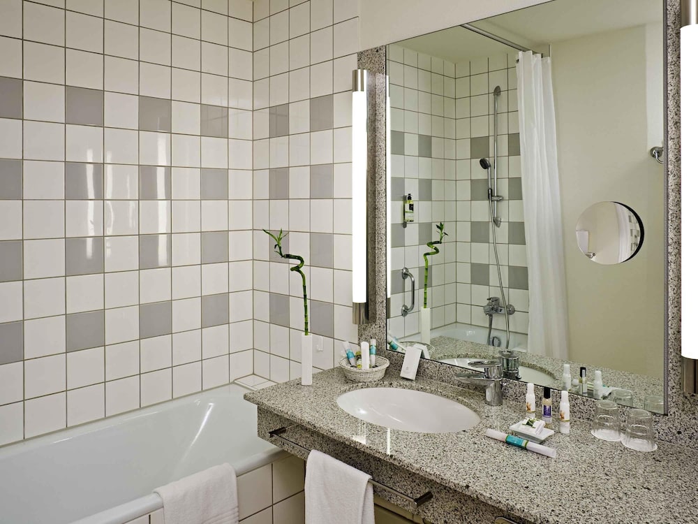 Suite Privilege con dos camas individuales del hotel Mercure Offenburg Am Messeplatz. Foto 4