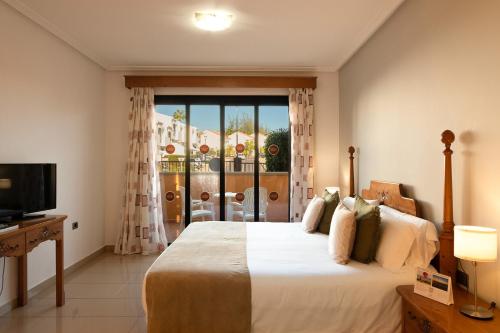 Habitación Doble con Terraza del hotel Grand Muthu Golf Plaza Hotel and Spa. Foto 1