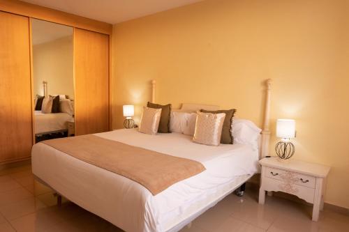 Suite Junior con vistas a la piscina o al mar del hotel Grand Muthu Golf Plaza Hotel and Spa. Foto 6