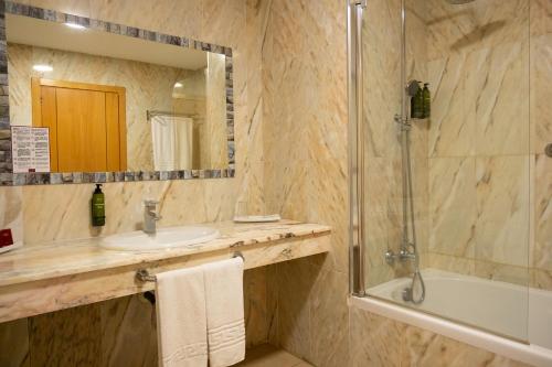 Suite Deluxe del hotel Grand Muthu Golf Plaza Hotel and Spa. Foto 6