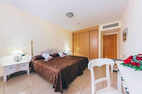 Junior Suite with Pool or Sea View (2 Adults + 2 Children) del hotel Grand Muthu Golf Plaza Hotel and Spa. Foto 2