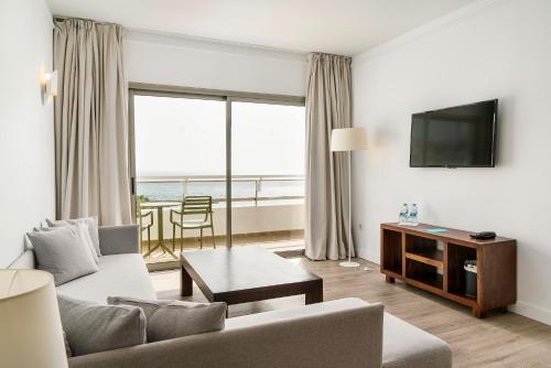 Suite con vistas al mar del hotel Alua Atlántico Golf – All Inclusive. Foto 1