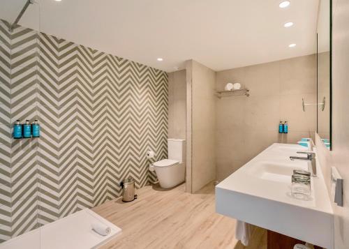 Suite My Favorite Club con vistas al mar del hotel Alua Atlántico Golf – All Inclusive. Foto 1