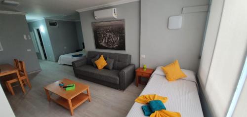 Apartamento Con Cocina 1 habitación 1 Cama Individual 1 Cama doble 2 sofás camas del hotel Green Park. Foto 4