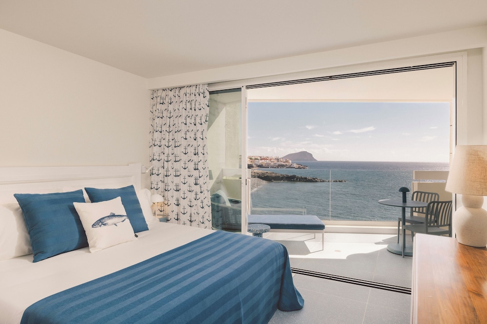 Superior Room Sea Front del hotel The Salmar - New Opening