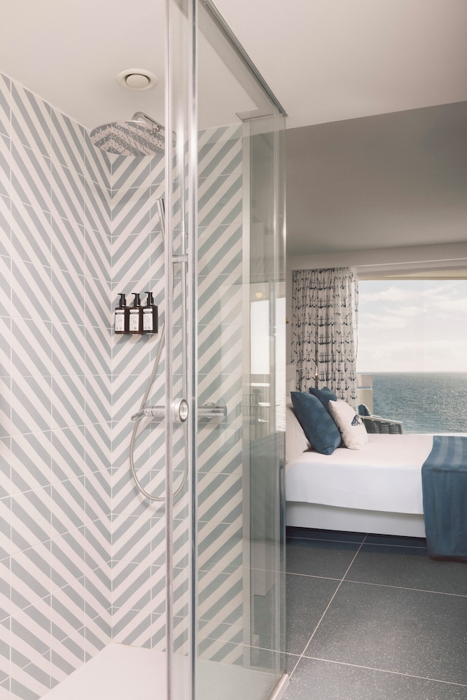 Superior Room Sea Front del hotel The Salmar - New Opening. Foto 11