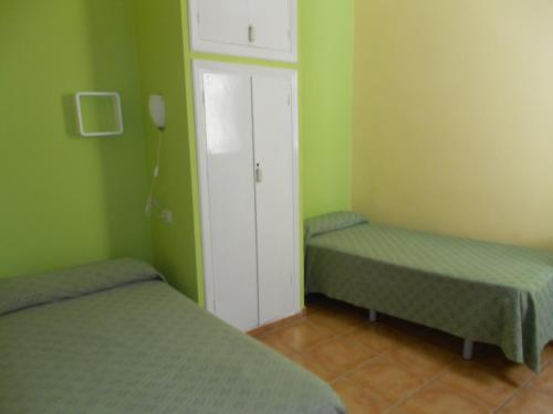 Double or Twin Room with Private Bathroom del hotel Mova