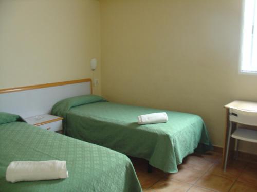 Double or Twin Room with Private Bathroom del hotel Mova. Foto 2