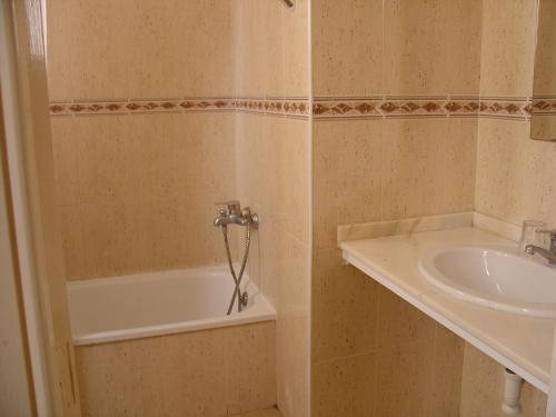 Habitación Doble con baño privado - 1 o 2 camas del hotel Mova. Foto 2