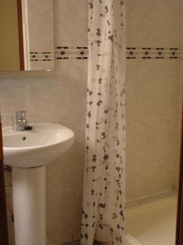 Habitación Individual con baño compartido del hotel Mova. Foto 6