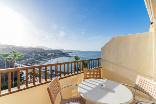 Apartamento Vista Mar Balcón o Terraza Superior 1 habitación Sofá Cama incluido 2 Camas individuales del hotel Hovima Jardín Caleta. Foto 2