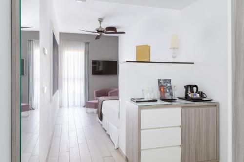 Habitación Individual del hotel Riu Palace Tenerife. Foto 1