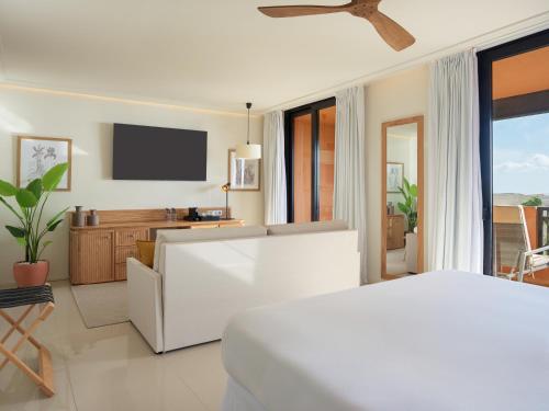 Junior suite Lujo 1 Cama super king del hotel H10 Costa Adeje Palace. Foto 1