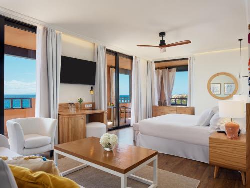 Junior suite Lujo 1 Cama super king del hotel H10 Costa Adeje Palace. Foto 11