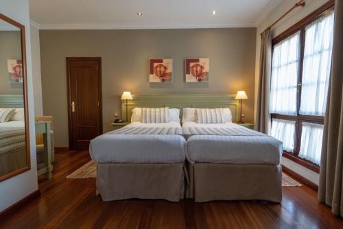 Habitación Triple Estándar del hotel Laguna Nivaria and Spa. Foto 2