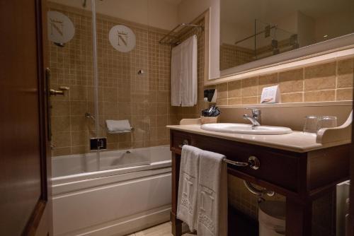 Habitación Doble Estándar - 1 o 2 camas del hotel Laguna Nivaria and Spa. Foto 4