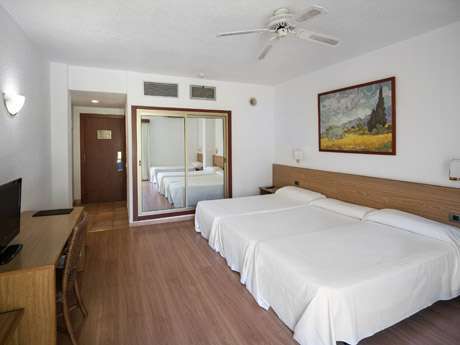 Habitación familiar del hotel Catalonia Punta del Rey. Foto 2