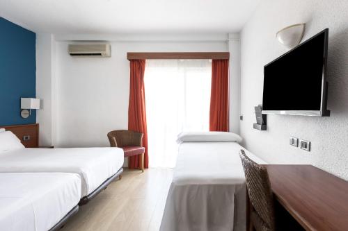 Habitación Triple del hotel Catalonia Punta del Rey. Foto 3