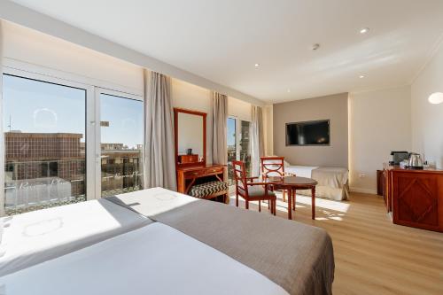 Habitación Triple Confort del hotel Labranda Reverón Plaza. Foto 3