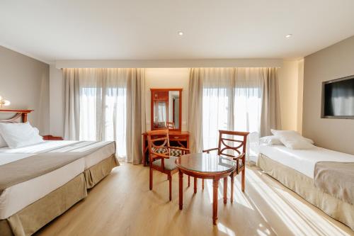 Habitación Triple Confort del hotel Labranda Reverón Plaza. Foto 1