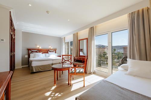 Habitación Triple Confort del hotel Labranda Reverón Plaza. Foto 2