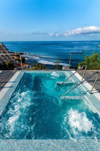 Habitación doble Vista Piscina Balcón o Terraza Superior 1 Cama Individual del hotel Spring Arona Gran Hotel - Adults Only. Foto 17