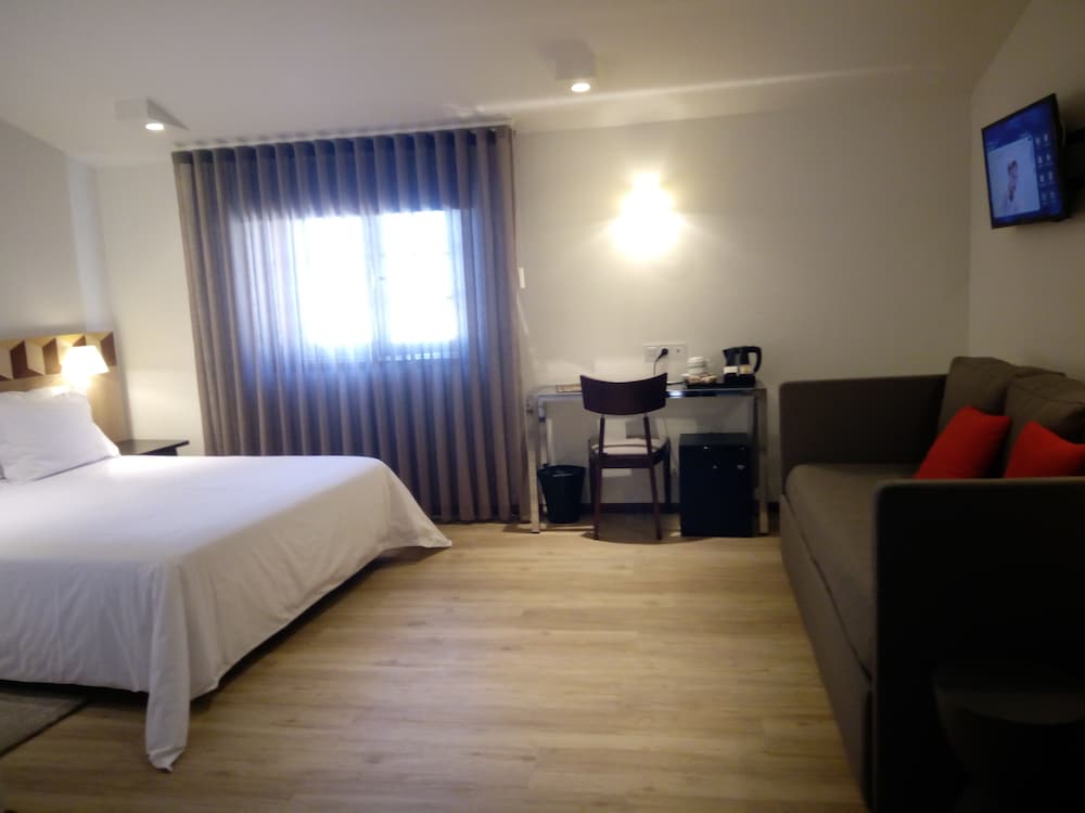 Habitación doble (I) del hotel Aveiro Center. Foto 1
