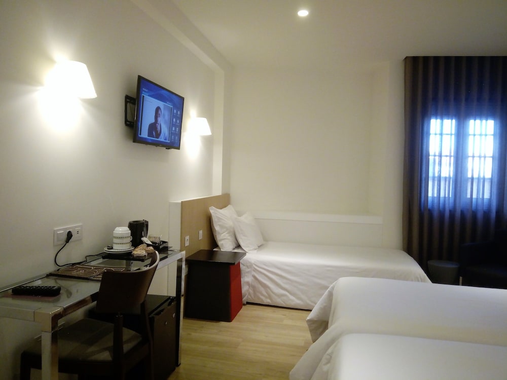 Habitación Triple del hotel Aveiro Center. Foto 1