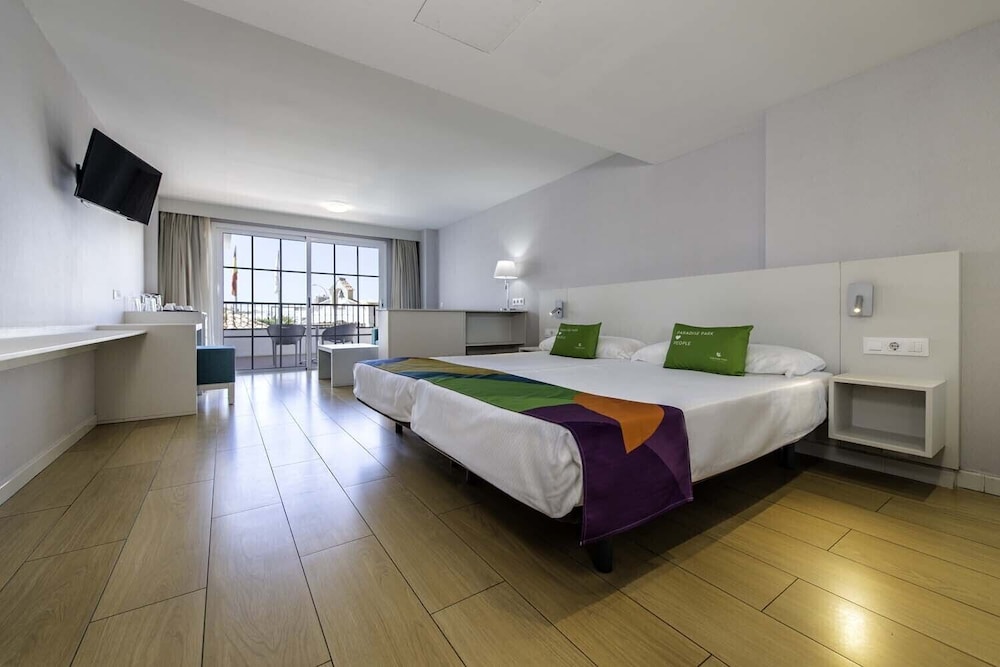 Estudio Balcón o Terraza Vista ciudad Anexo Premium Sofá Cama incluido 2 Camas individuales del hotel Paradise Park Fun Lifestyle