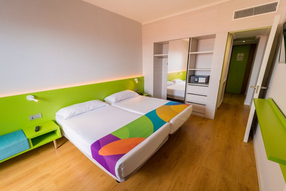 Habitación individual superior, vistas a la piscina del hotel Paradise Park Fun Lifestyle