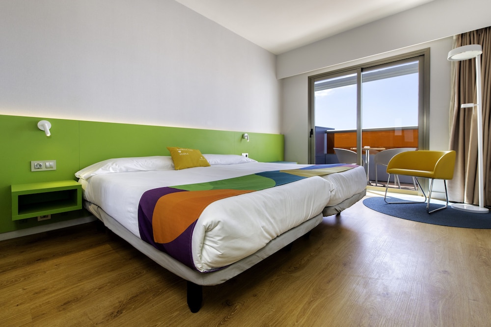 Habitación individual superior, vistas a la piscina del hotel Paradise Park Fun Lifestyle. Foto 2