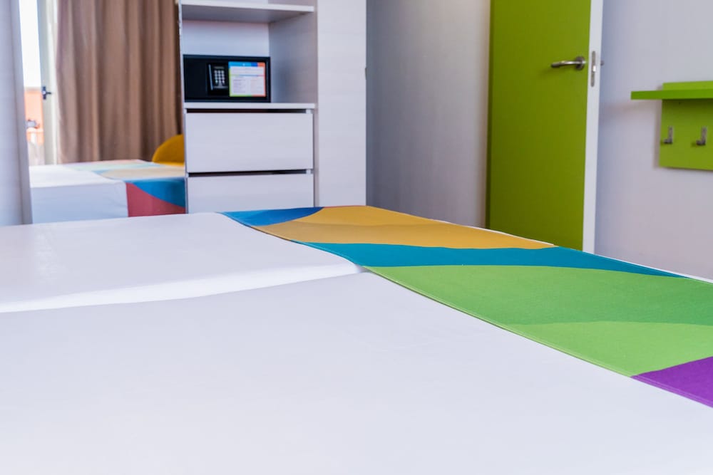 Habitación individual superior, vistas a la piscina del hotel Paradise Park Fun Lifestyle. Foto 3